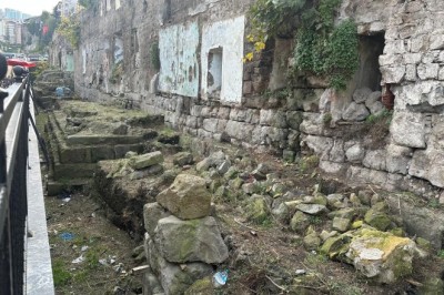 Tarihi surlarda restorasyon başladı