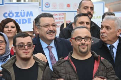 Başkan Genç'ten özel gereksinimli bireylere yaşam merkezi müjdesi