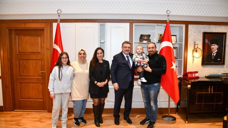 Sağlığına kavuşan minik Altuğ ve ailesinden Başkan Genç'e teşekkür ziyareti