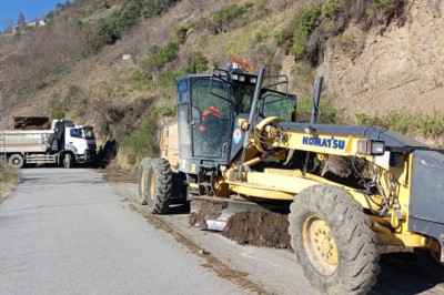 Büyükşehir 18 ilçede yol çalışmalarını sürdürüyor