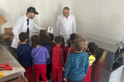 Minikler, Mama Üretim Tesisini ziyaret etti