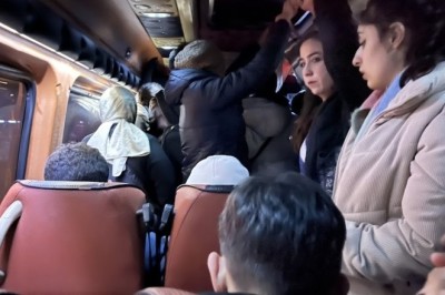 Şana minibüsü oturan 12, ayakta 14 kişi!