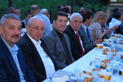 Başkan Kaya, Ramazan’ın son iftarını Ekrem İmamoğlu’nun babasıyla yaptı!