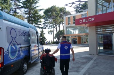 Büyükşehir sınav günü adayları yalnız bırakmadı