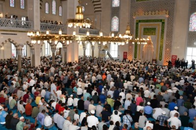 Doğu Karadeniz'in en büyük camisi Hanife Hatun Camii ibadete açıldı