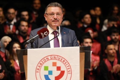 Başkan Genç'ten hukuk fakültesi mezunlarına tavsiyeler