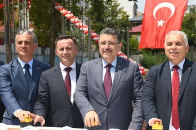 Yomra Vakfı Anadolu Lisesi'nin yapımına Büyükşehir'den destek