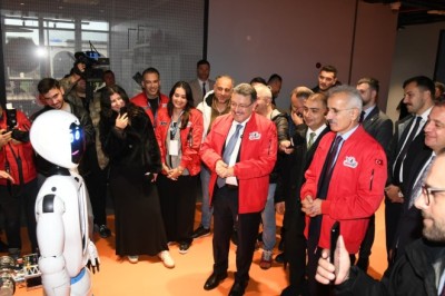Bakan Uraloğlu ve Başkan Genç'ten Bilim Festivali'ne ziyaret