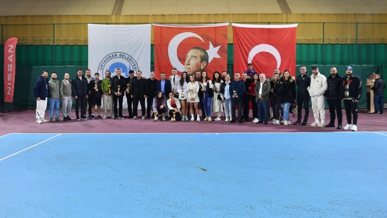 Cumhuriyet Tenis Turnuvası'nda ödüller sahiplerini buldu