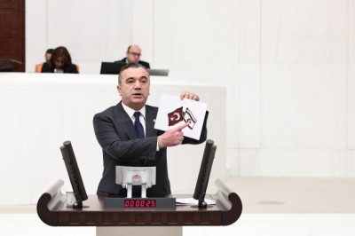 İYİ Parti Trabzon Milletvekili Yavuz Aydın: “KKTC rozeti Meclise alınmıyor ama bölücü başına slogan atılabiliyor!”