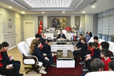 Başkan Kaya: Kitaplar ve dersler, her zaman birinci önceliğiniz olmalı