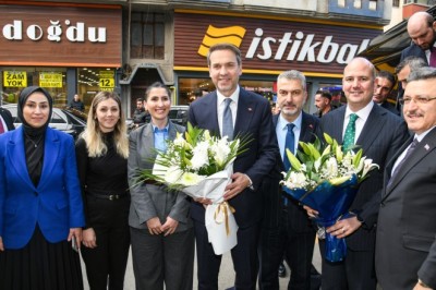 Bakan Bayraktar'dan Trabzon Büyükşehir Belediyesi'ne ziyaret