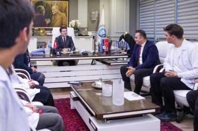 Ortahisar Belediyesi, atık ilaç tehlikesini tıp fakültesi öğrencileriyle topluma anlatacak