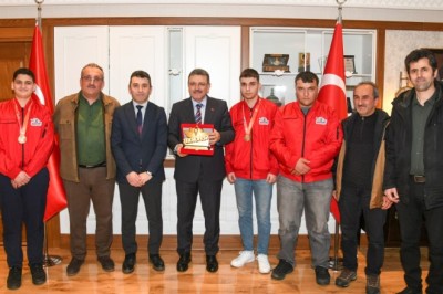 Teknofest şampiyonlarından Başkan Genç'e ziyaret