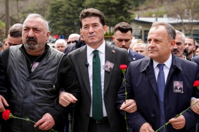 Başkan Kaya: Volkan Konak, unutulmaz türküleri, örnek mücadelesi ve sarsılmaz duruşuyla, yeri doldurulamayacak çok büyük bir isimdi