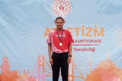 Büyükşehir sporcusu Emrah Öztürk'ten çifte şampiyonluk