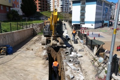 Büyükşehir'in Ortahisar'daki altyapı seferberliği sürüyor