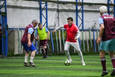 Başkan Kaya, engelli bireylerle dostluk maçına çıktı