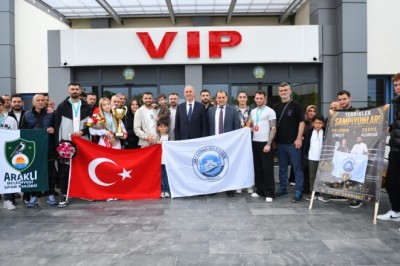 Ortahisar Belediyesi sporcuları Dünya Kupası'ndan şampiyonlukla döndü