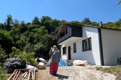 Ortahisar Belediyesi, Doğançay'da ihtiyaç sahibi vatandaşın evini yeniledi