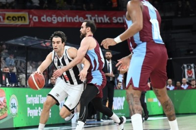 “Trabzonspor Basketbol Sezonun İlk Yenilgisini Beşiktaş Karşısında Aldı”